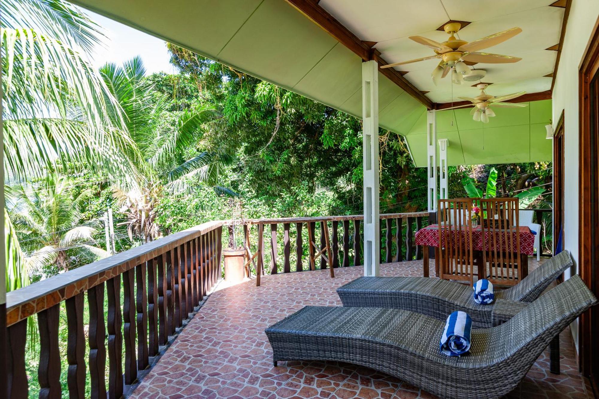 Sea View Lodge Baie Sainte Anne Exterior foto