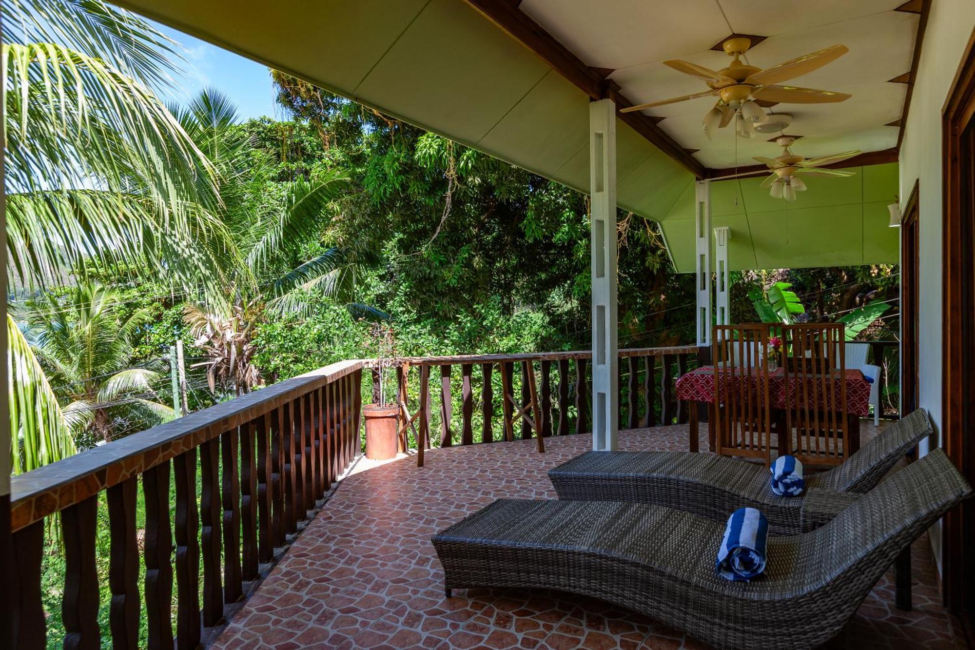 Sea View Lodge Baie Sainte Anne Exterior foto