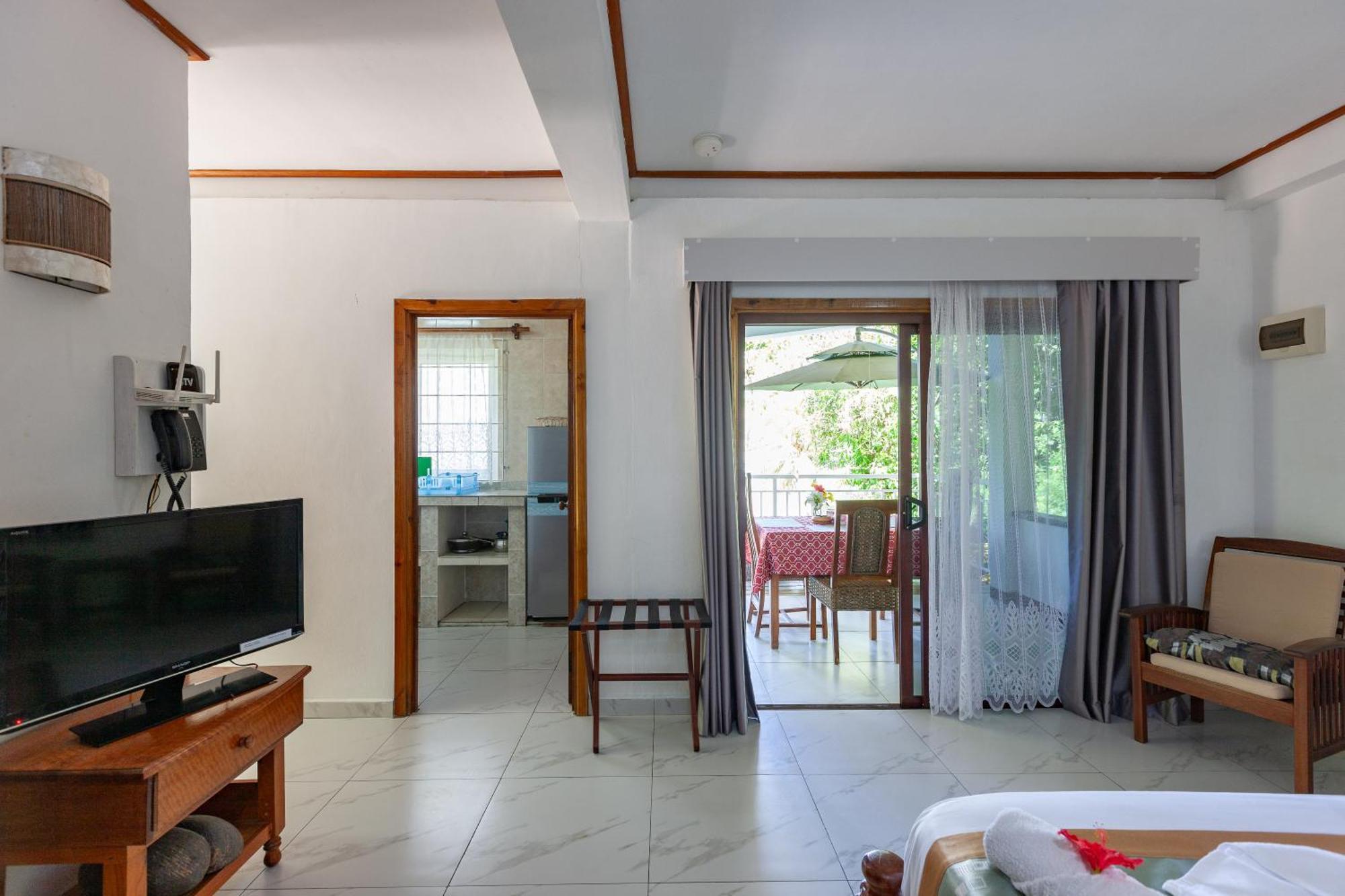 Sea View Lodge Baie Sainte Anne Exterior foto