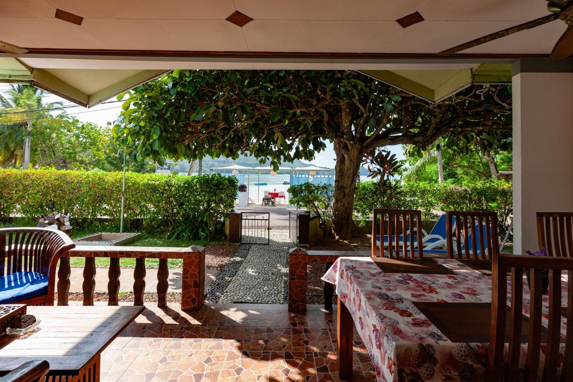 Sea View Lodge Baie Sainte Anne Exterior foto