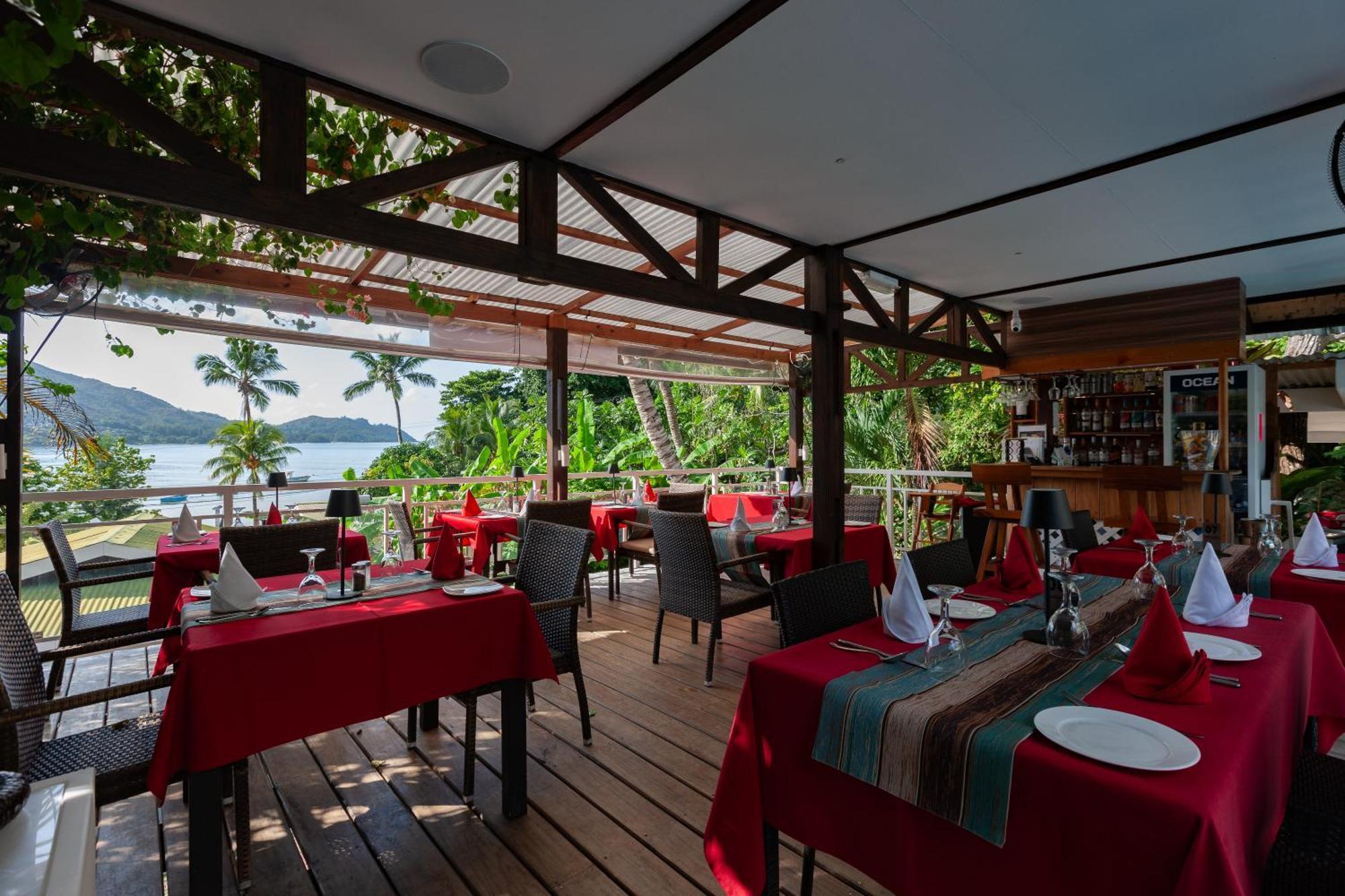 Sea View Lodge Baie Sainte Anne Exterior foto